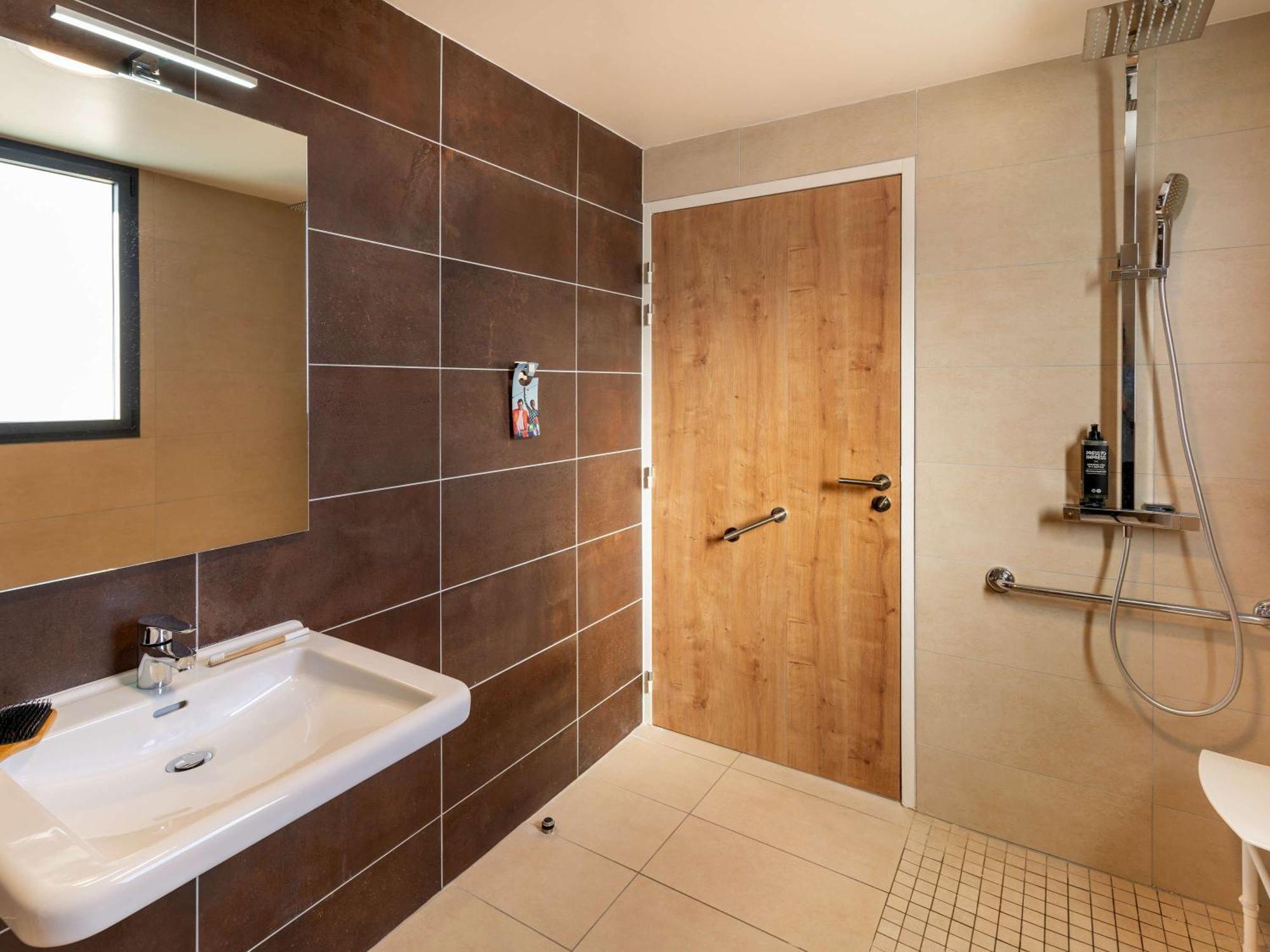 Ibis Styles Cabries Aix-En-Provence Tgv Hotel Eksteriør billede